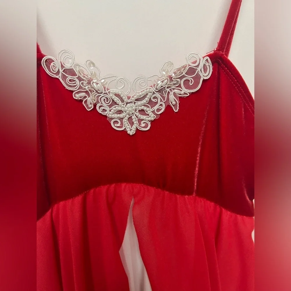 COSTUME - DANCE CURTAIN CALL  Red velvet top w/pearls and sequins.   Size 4 ***